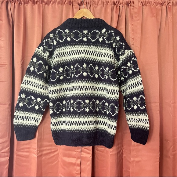 Handmade 100% wool fair isle knit crew neck oversized nordic inspired sweater - Picture 3 of 3